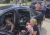 Moj zet i njegova ljubavnica ostavili su moju kćerku i njenu tromjesečnu bebu zaključane u automobilu na nesnosnoj vrućini. Kada sam razbila prozor kako bih ih spasila, moja kćerka je prije nego što je izgubila svijest prošaptala: „Tyler i Vanessa…“ Moj zet i njegova ljubavnica ostavili su moju kćerku i njenu tromjesečnu bebu zaključane u automobilu na nesnosnoj vrućini. Kada sam razbila prozor kako bih ih spasila, moja kćerka je prije nego što je izgubila svijest prošaptala: „Tyler i Vanessa…“ - featured image