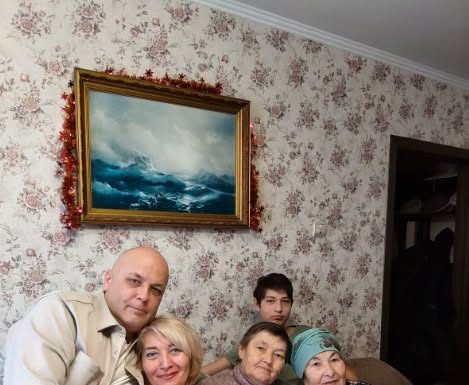 Moj otac pozvao je tri žene na svoj 70. rođendan i rekao: „Svima vama lagao sam 25 godina.” Moja majka je problijedjela, a ja sam očekivao najgore… sve dok nije stavio staru medicinsku mapu na stol…