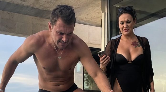 Bahata žena naredila da svekrvu drže u hotelskom bazenu — nije znala da pred njom stoje vlasnica lanca i prava supruga njenog „muža“
