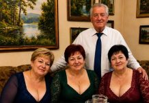 Za njegov 70. rođendan, moj muž je pozvao dvije žene koje nikada ranije nisam vidjela, a zatim rekao: „Svaka od vas zauzima važno mjesto u mom životu, ali nijedna ne poznaje cijelu istinu o onoj drugoj.“ Kada sam otkrila ko su zapravo bile, ostala sam toliko šokirana da nisam mogla izgovoriti ni jednu jedinu riječ… 😱