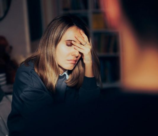 Deset obrazaca koji otkrivaju manipulativno ponašanje iza prividne nježnosti Deset obrazaca koji otkrivaju manipulativno ponašanje iza prividne nježnosti - featured image