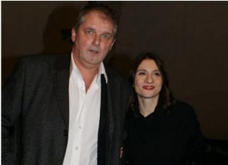 Mandina udovica se skinula u bikini: Uživa za sve pare na moru, u društvu Mlađeg kolege..Kad vidite ko je u pitanju zinut ćete od šoka (FOTO)