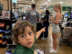 Moj sin je pokazao na ženu u supermarketu i rekao: „Mama, to je žena koja dolazi k meni kad si na poslu.“