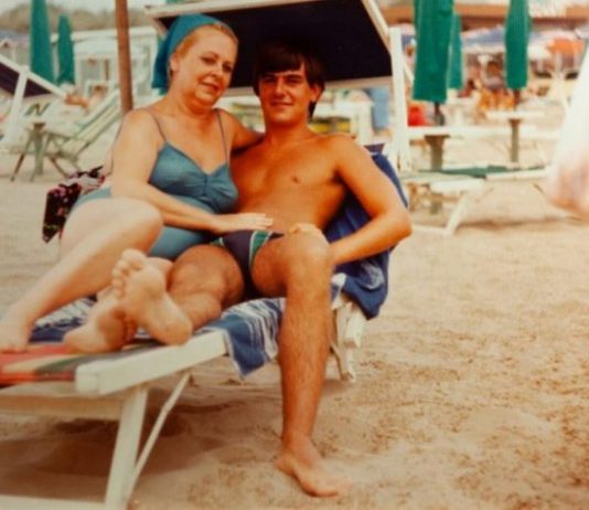Iznenadni susret na plaži u Sutomoru koji je na internetu pokrenuo talas sumnji i pitanja Iznenadni susret na plaži u Sutomoru koji je na internetu pokrenuo talas sumnji i pitanja - featured image