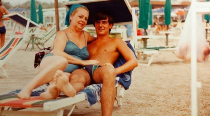 Iznenadni susret na plaži u Sutomoru koji je na internetu pokrenuo talas sumnji i pitanja Iznenadni susret na plaži u Sutomoru koji je na internetu pokrenuo talas sumnji i pitanja - featured image