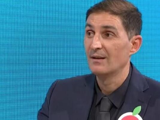 SAVETI DR ČUBRILA ZA BRZO PRAŽNJENJE CREVA: “Pred spavanje pojedite ovu voćku i ona će očistiti creva kao buldožer”