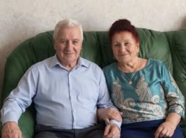 Moj otac je celog života uzimao celu platu moje majke. Jednog dana smo konačno saznali na šta je potrošio sav taj novac.