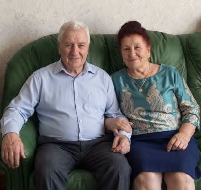 Moj otac je celog života uzimao celu platu moje majke. Jednog dana smo konačno saznali na šta je potrošio sav taj novac.