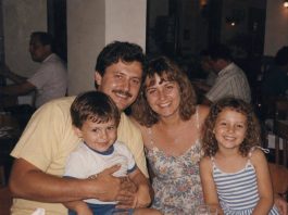 Moja supruga, sin i kći nikada se nisu vratili s putovanja. Četrdeset godina poslije pronašao sam poruku na kojoj je pisalo: „Ako ovo čitaš, došlo je vrijeme da doznaš ISTINU.“