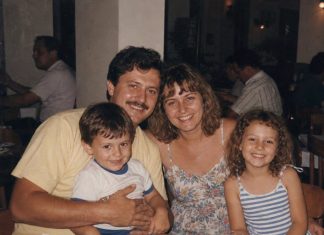 Moja supruga, sin i kći nikada se nisu vratili s putovanja. Četrdeset godina poslije pronašao sam poruku na kojoj je pisalo: „Ako ovo čitaš, došlo je vrijeme da doznaš ISTINU.“