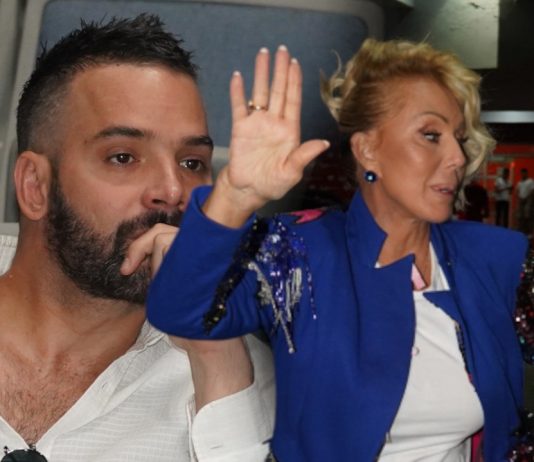 “Zorica je majka, a Brena je..”Filip Živojinović gestom otkrio šta misli o maćehi, ona prolila gorke suze