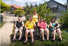 Majka četvoro dece u kolicima ne zna za odmor: „Učim ih da je i ovakav život lep“