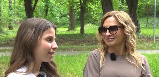 Evo kako izgleda ćerka Dubravke Mijatović i Marinka Madžgalja: Izašla prvi put sa mamom pred kamere, ali kad je izgovorila ove reči sve nas je kupila