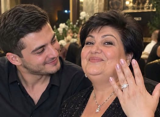Prije nekoliko mjeseci javio mi se jedan mlađi muškarac preko stranice za upoznavanje. Imam 55 godina i nisam željela vezu s njim. Ali bio je toliko uporan da mi je s vremenom uspio privući pažnju. Na našem drugom susretu poklonio mi je prsten s ogromnim „dijamantom“. Bila sam presretna. Ali jučer sam saznala strašnu istinu o tom prstenu… 😳