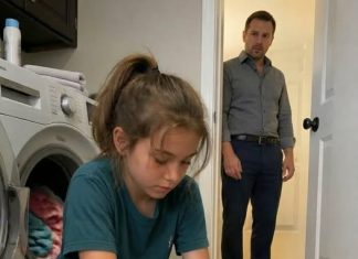 Vratio sam se kući s kasnonoćnog poslovnog putovanja i zatekao svoju kćer kako u potpunom mraku ručno pere odjeću. „Otišli su na odmor”, prošaptala je.