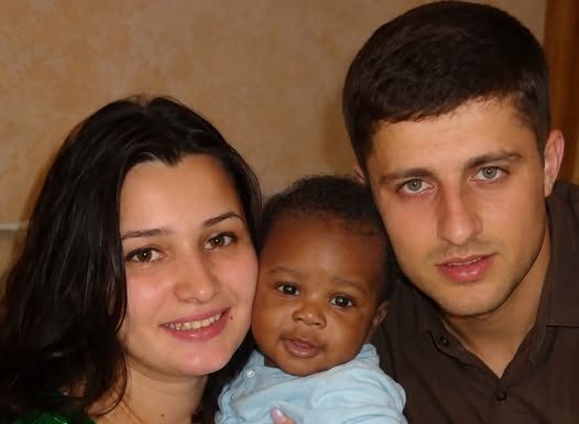MOJ MUŽ JE ZAHTIJEVAO DNK TEST JER NAŠA BEBA ‘NIJE NIMALO LIČILA NA NJEGA’. KADA SU STIGLI REZULTATI, LIJEČNIK ME ZAMOLIO DA DOĐEM SAMA.