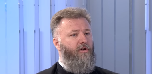 “Na grobu NE PALITE CIGARETU i ne nosite plastično cvijeće” Otac Predrag Popović o greškama koje svi čine odlaskom na groblje