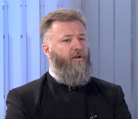 “Na grobu NE PALITE CIGARETU i ne nosite plastično cvijeće” Otac Predrag Popović o greškama koje svi čine odlaskom na groblje