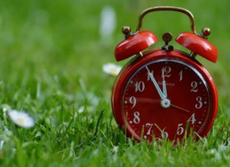 Spavat ćemo sat vremena duže: Sa subote na nedjelju pomjeramo kazaljke na satu