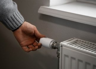 TRIK za smanjenje računa za grijanje pomoću običnog fena za kosu!