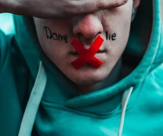 Da biste uhvatili lažova, samo postavite ova dva pitanja